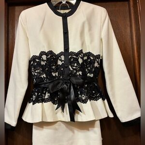 Elegant Women's 2pc Ivory/Black Skirt Suit